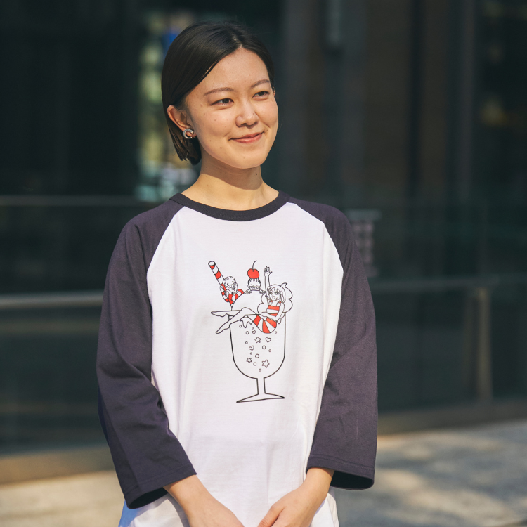 【オマケつき】きとみちゃんと根葉先輩と丸渡部長のメロンソーダホリデー ラグラン七部袖Tシャツ